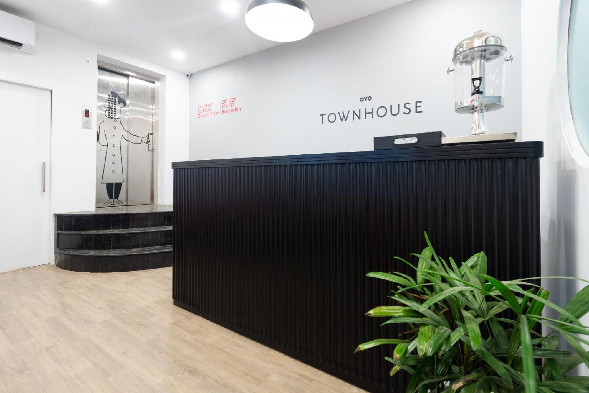 Hotel Townhouse Mannat International